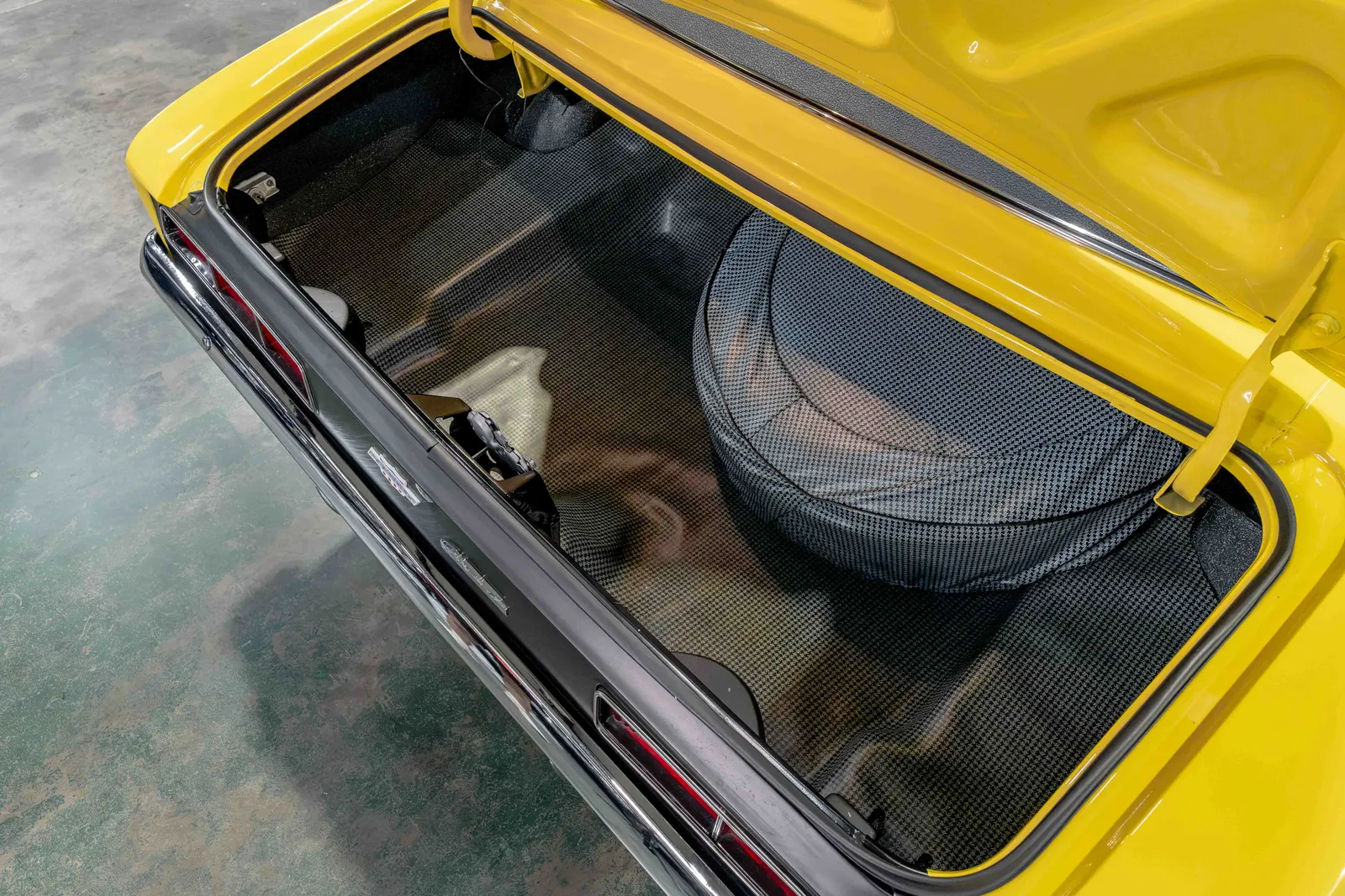 1969-Chevrolet-Camaro-Daytona Yellow-690038-53.jpg